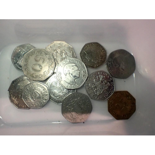 1079 - Mixed coins, including some Maltese issues. UK P&P Group 1 (£16+VAT for the first lot and £2+VAT for... 