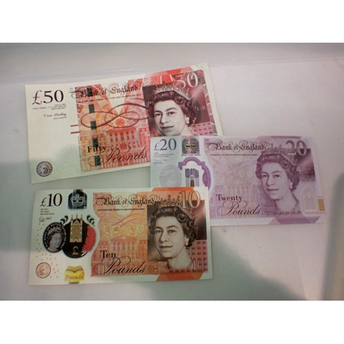 1080 - Three British replica banknotes. UK P&P Group 1 (£16+VAT for the first lot and £2+VAT for subsequent... 