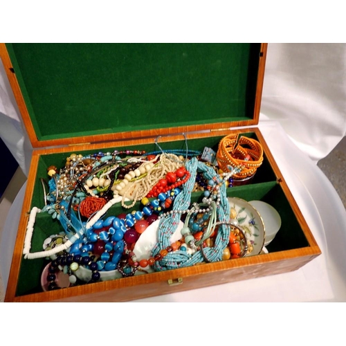 1106 - Jewellery case of mixed costume jewellery. UK P&P Group 2 (£20+VAT for the first lot and £4+VAT for ... 