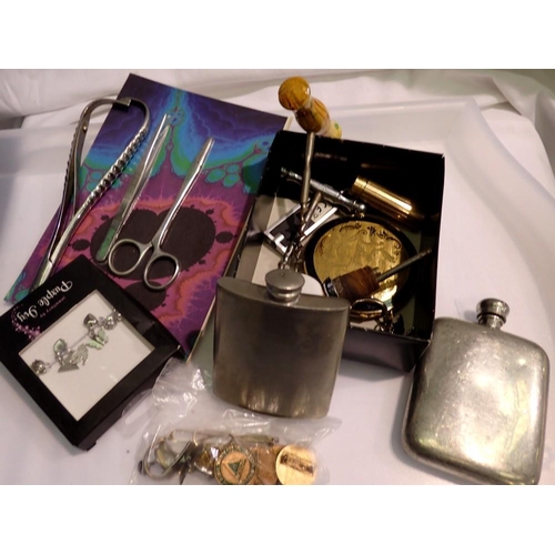 1124 - Mixed items to include Pewter flasks (2), tie pins, badges etc. UK P&P Group 1 (£16+VAT for the firs... 