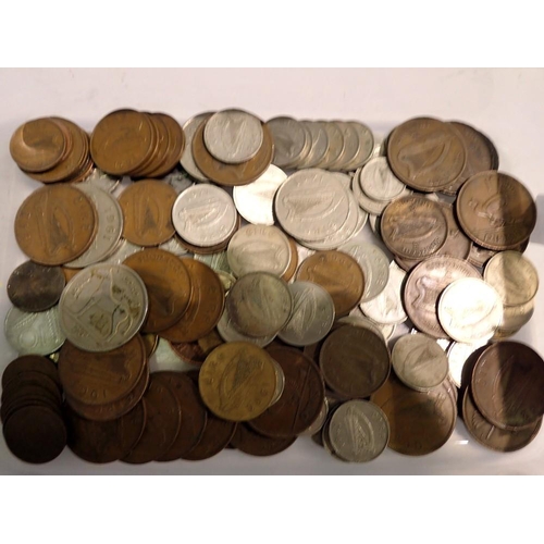 1126 - Quantity of mixed Irish coins. UK P&P Group 1 (£16+VAT for the first lot and £2+VAT for subsequent l... 