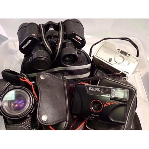 1140 - Quantity of mixed cameras and binoculars. Not available for in-house P&P