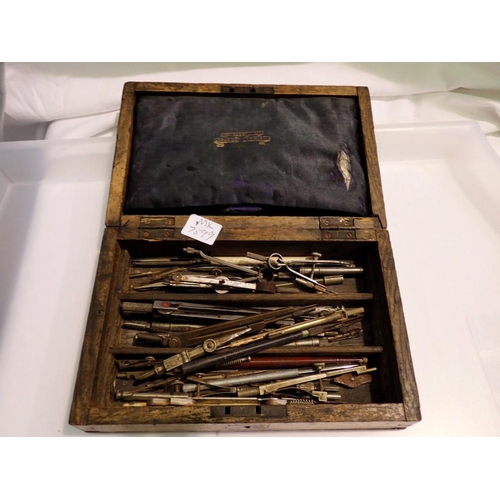 1153 - Wooden box of mixed writing and drawing instruments. UK P&P Group 1 (£16+VAT for the first lot and £... 