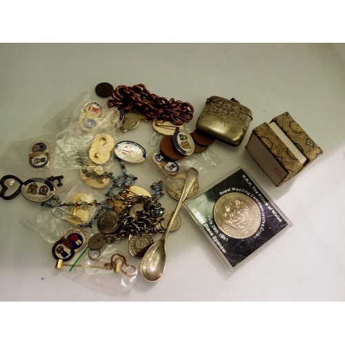 1160 - Mixed silver plated items and coins. UK P&P Group 1 (£16+VAT for the first lot and £2+VAT for subseq... 