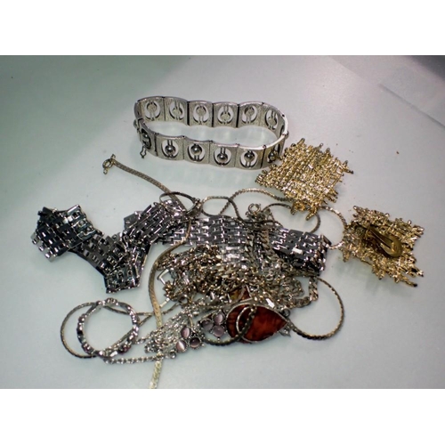 1179 - Mixed white metal jewellery. UK P&P Group 1 (£16+VAT for the first lot and £2+VAT for subsequent lot... 