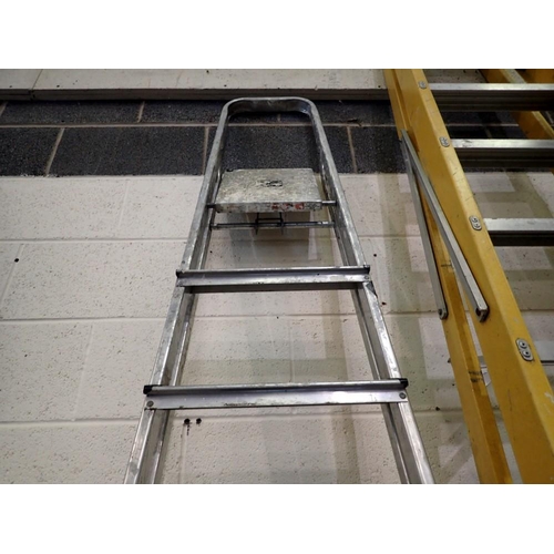 1741 - Set of aluminium steps. Not available for in-house P&P