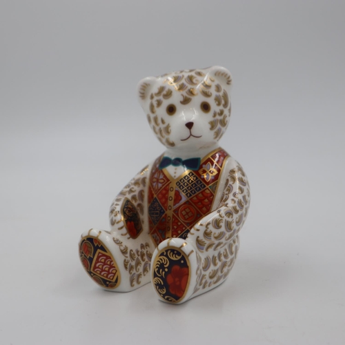 266 - Royal Crown Derby bear paperweight with gold stopper, H: 11 cm. UK P&P Group 2 (£20+VAT for the firs... 