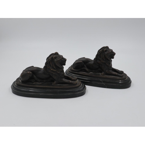 316 - Pair of bronze recumbent lions, on marble stepped bases, after Barrie, L: 29cm. UK P&P Group 3 (£30+... 