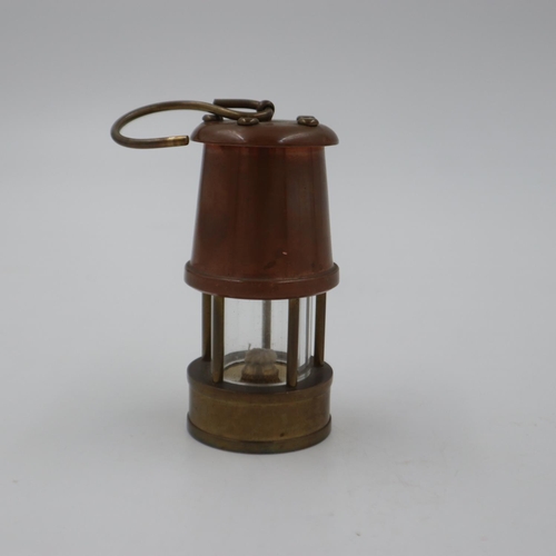 323 - Copper and brass small miners lamp, height 10cm. UK P&P Group 1 (£16+VAT for the first lot and £2+VA... 