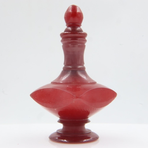 99 - Turned and polished cherry amber snuff bottle, H: 60mm. UK P&P Group 0 (£6+VAT for the first lot and... 