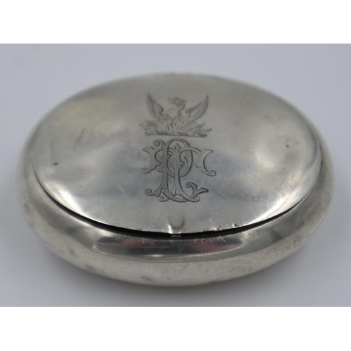 123 - Hallmarked silver snuff box with Armorial crest, Chester assay, 81g. UK P&P Group 1 (£16+VAT for the... 