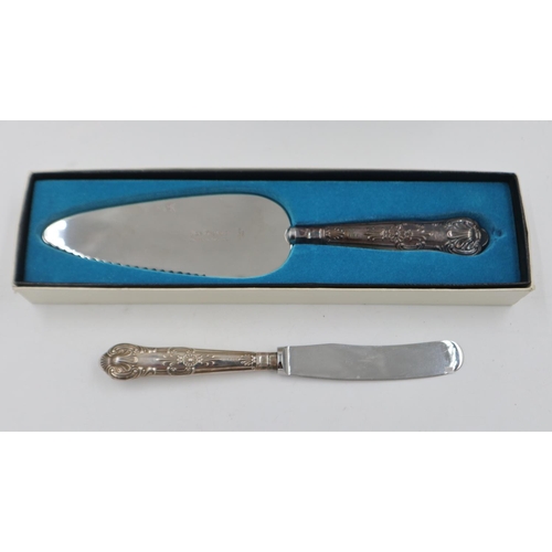 144 - Silver handled cake slice, boxed and a further silver handled knife. UK P&P Group 1 (£16+VAT for the... 