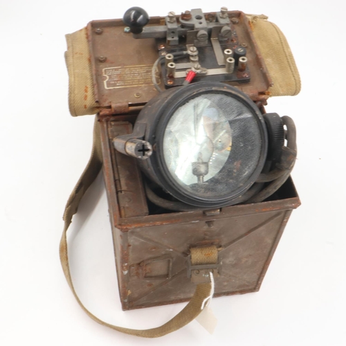 2059A - British WWII daylight morse signalling lamp. UK P&P Group 2 (£20+VAT for the first lot and £4+VAT fo... 