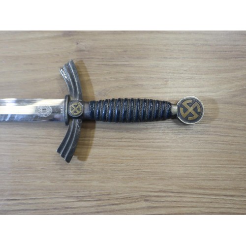 2129 - Third Reich Luftwaffe first pattern officers dress dagger with metal-mounted leather scabbard and ch... 