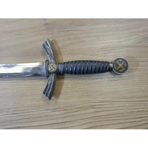 2129 - Third Reich Luftwaffe first pattern officers dress dagger with metal-mounted leather scabbard and ch... 