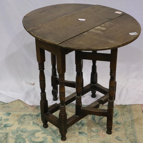 2130 - Late 18th/early 19th century oak drop leaf table of small proportions, 70 x 60 x 68 cm H (open). Not... 