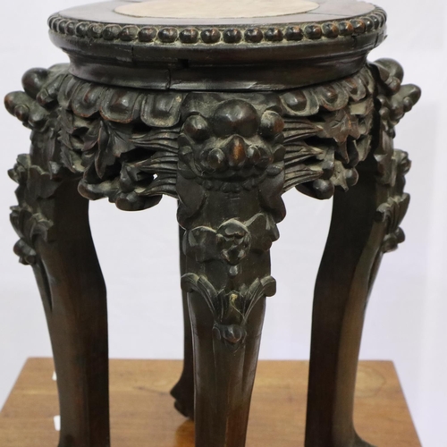 2134 - 19th century Chinese padouk wood vase stand with inset rouge marble top of small proportions, H: 36 ... 