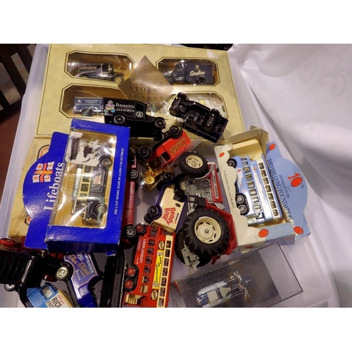 1019 - Tray of mixed diecast vehicles. Not available for in-house P&P