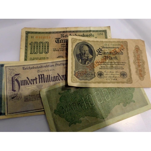 1049 - Quantity of German Reichsmark wartime bank notes. UK P&P Group 1 (£16+VAT for the first lot and £2+V... 