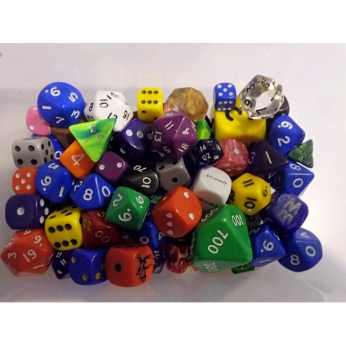 1057 - Collection of RPG / dungeons and dragons / Stranger Things dice. UK P&P Group 1 (£16+VAT for the fir... 