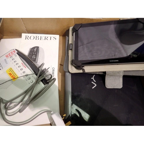 1101 - Mixed electronics, including a Samsung tablet and 2 laptops. UK P&P Group 2 (£20+VAT for the first l... 