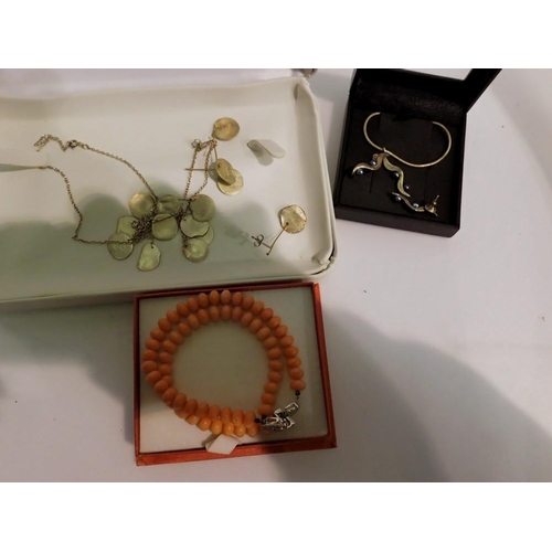 1116 - Mixed boxed costume jewellery, including Thomas Sabo. UK P&P Group 1 (£16+VAT for the first lot and ... 