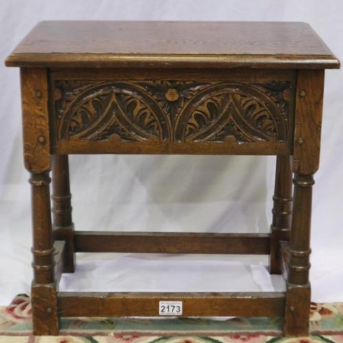 2173 - 20th century carved oak jointed lamp table with hinged lid, 51 x 33 x 49 cm H. Not available for in-... 