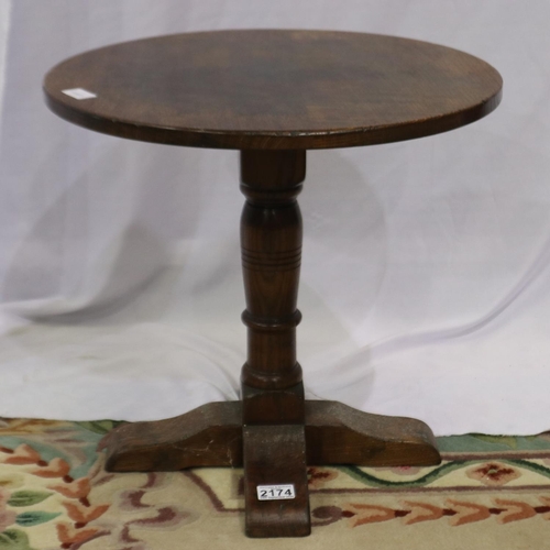 2174 - Modern oak circular lamp table with turned support, D: 48 cm, H: 45 cm. Not available for in-house P... 