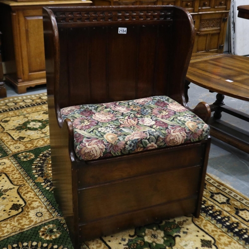 2184 - Diminutive oak panelled and carved box pew with hinged lid and upholstered cushion, 61 x 40 x 92 cm ... 