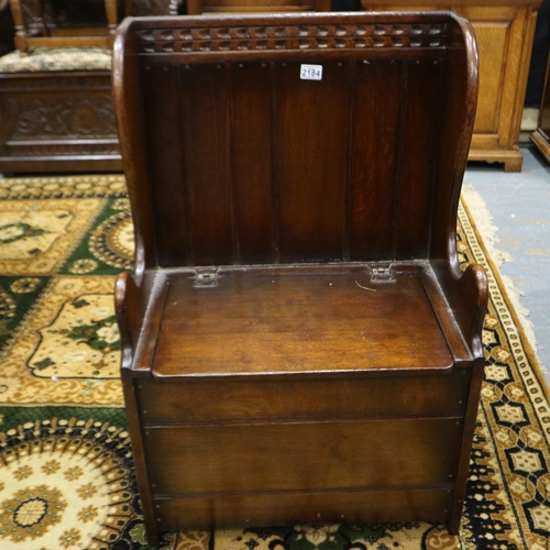 2184 - Diminutive oak panelled and carved box pew with hinged lid and upholstered cushion, 61 x 40 x 92 cm ... 