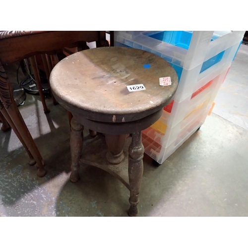 1629 - Early 20th century oak milking stool with revolving seat. Not available for in-house P&P