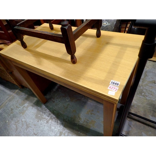 1649 - Ikea Bjursta extendable composite table, 90 x 74 cm H. Not available for in-house P&P