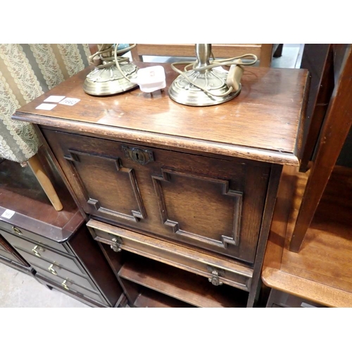 1662 - Dark oak 1920's students bureau, fall front door with one drawer and shelves below, key present, 55 ... 