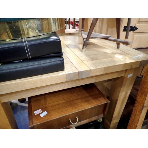 1682 - Solid oak extendable table, 100 x 76cm H. Not available for in-house P&P