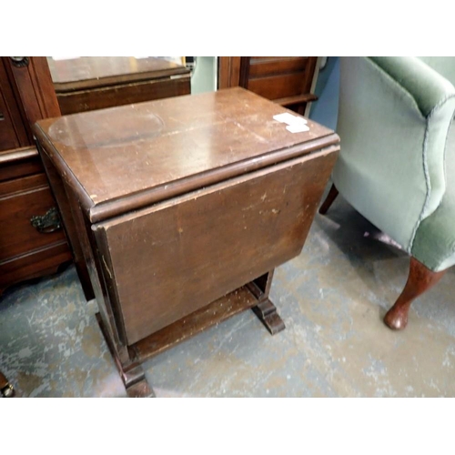 1697 - Dark oak 1930's dropleaf side table, 60 x 45 x 57cm H. Not available for in-house P&P