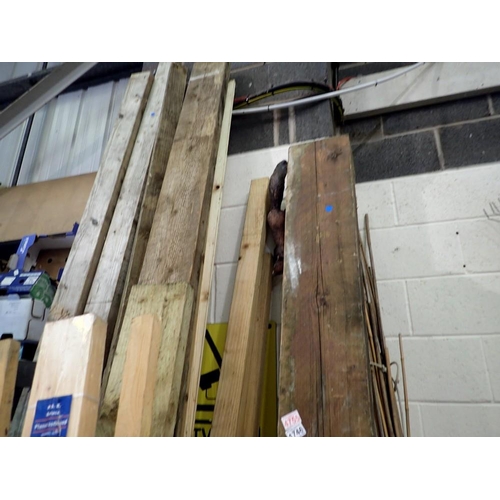 1746 - Large quantity of mixed timber, various sizes. Not available for in-house P&P