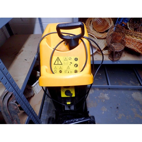 1773 - JCB garden shredder. All electrical items in this lot have been PAT tested for safety and have passe... 