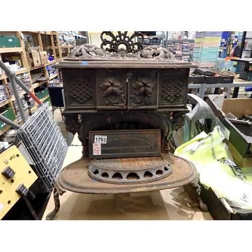 1793 - Smith & Wellstood Columbia Stove Works 'The Queen No6 stove and hotplate, crack to rear. Not availab... 