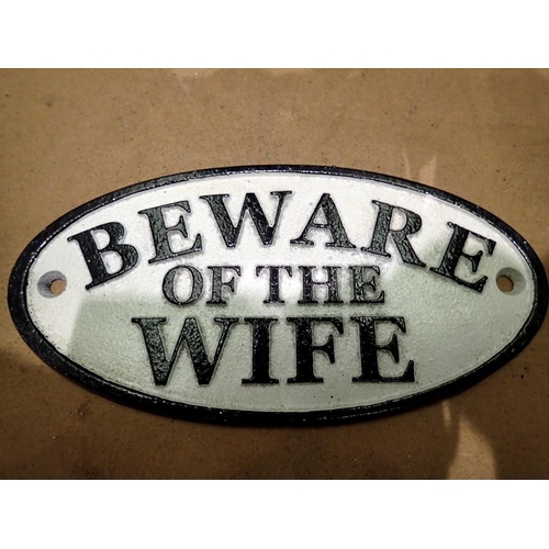 1811 - Cast iron sign, Beware of the Wife. UK P&P Group 1 (£16+VAT for the first lot and £2+VAT for subsequ... 