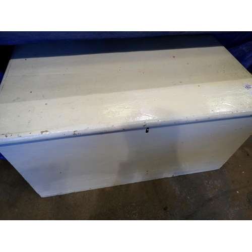 1833 - Large white painted wooden box, needs hinges, 100 x 51cm H. Not available for in-house P&P