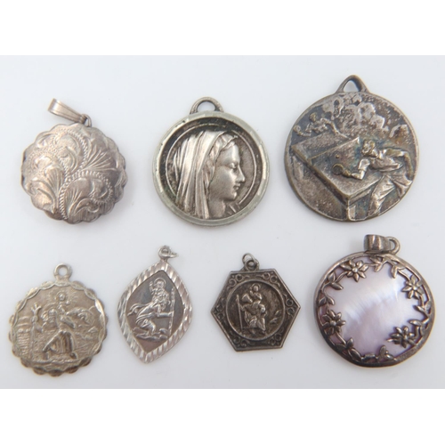 123 - Seven silver pendants. UK P&P Group 0 (£6+VAT for the first lot and £1+VAT for subsequent lots)