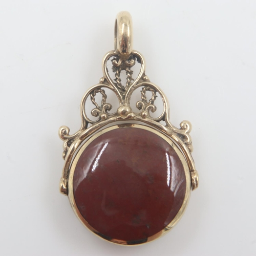 124 - 9ct gold, jade and carnelian spinner, 6.2g. UK P&P Group 0 (£6+VAT for the first lot and £1+VAT for ... 