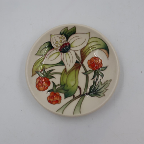 236 - Moorcroft Cold Hunter, coaster, D: 17cm. UK P&P Group 1 (£16+VAT for the first lot and £2+VAT for su... 