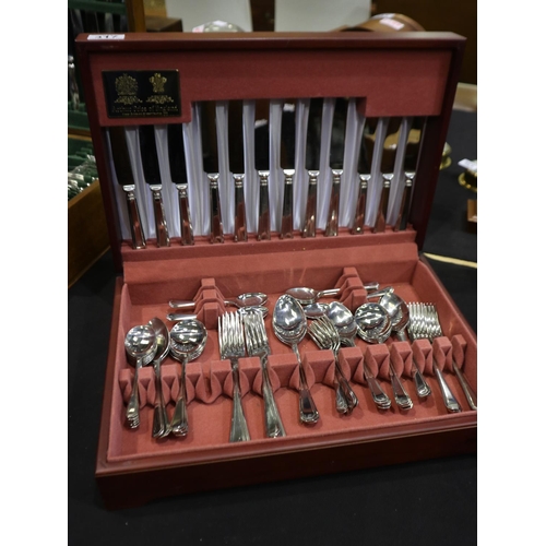 317 - Arthur Price of Sheffield canteen of silver plated cutlery, six place settings. UK P&P Group 3 (£30+... 