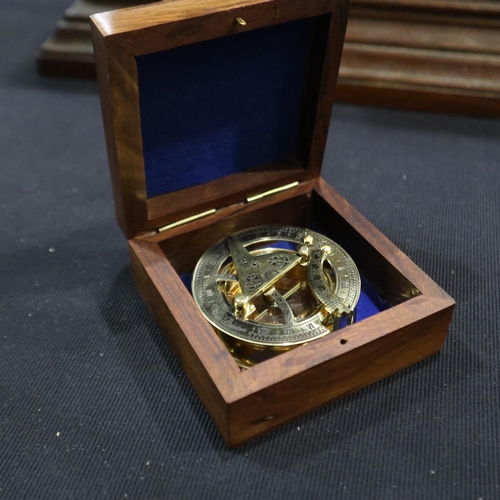 326 - Boxed brass sundial and compass, D: 7cm. UK P&P Group 1 (£16+VAT for the first lot and £2+VAT for su... 