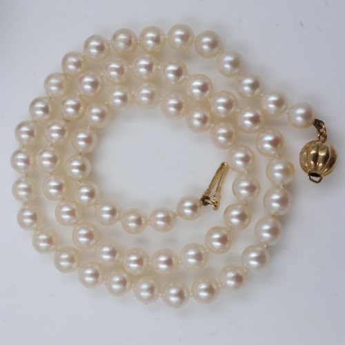 42 - String of pearls, with an 18ct gold clasp, L: 40 cm. UK P&P Group 0 (£6+VAT for the first lot and £1... 