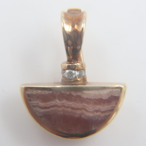 72 - 9ct gold agate and diamond set half moon pendant, H: 18 mm, 4.0g. UK P&P Group 0 (£6+VAT for the fir... 