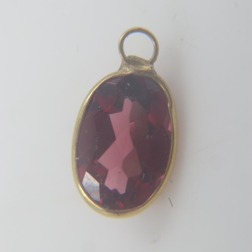 91 - Oval cut garnet in 9ct gold bezel setting, H: 8 mm. UK P&P Group 0 (£6+VAT for the first lot and £1+... 