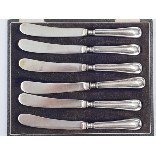 154 - Set of six boxed silver handled butter knives. UK P&P Group 1 (£16+VAT for the first lot and £2+VAT ... 