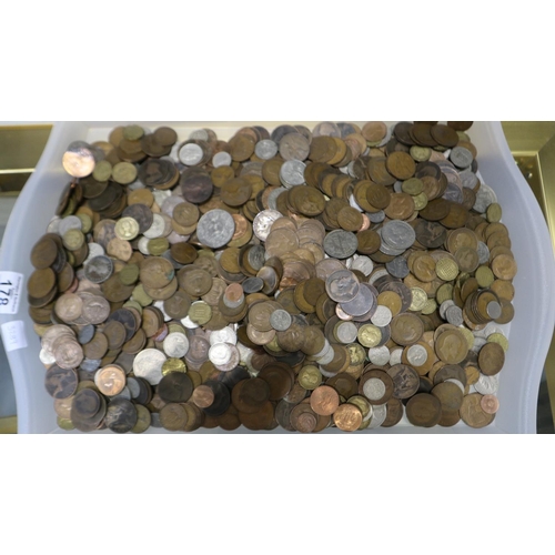 178 - Tray of mainly UK coinage 9.3KG in weight. Not available for in-house P&P